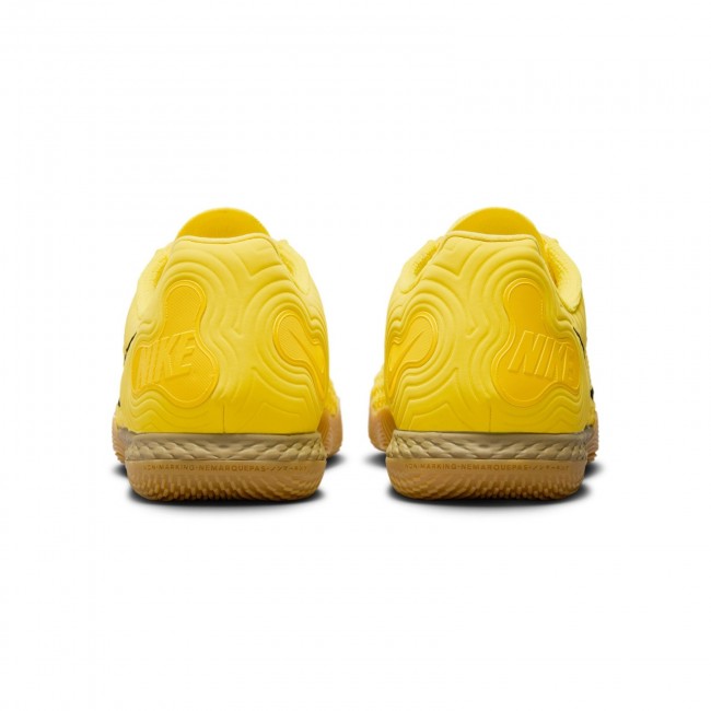 Court best sale soccer shoes